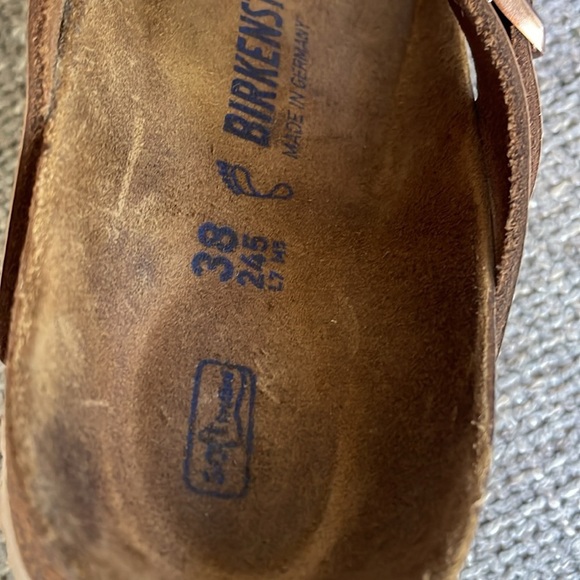 BIRKENSTOCK Gizeh Metallic Sandal! - Picture 9 of 10